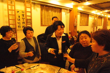 公司領導慰問2011年退休職工
