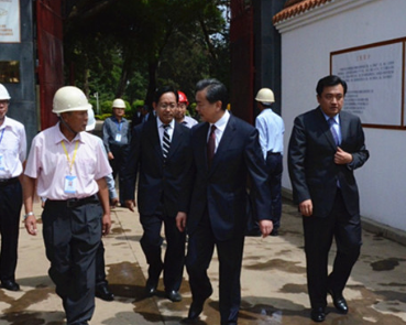 王毅部長到我駐肯尼亞使館施工現場視察