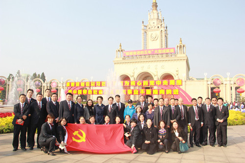 不忘初心 共筑DRC和諧愿景——房屋公司機關南黨支部信研室黨小組、亮馬橋黨支部參觀“砥礪奮進的五年”大型成就展
