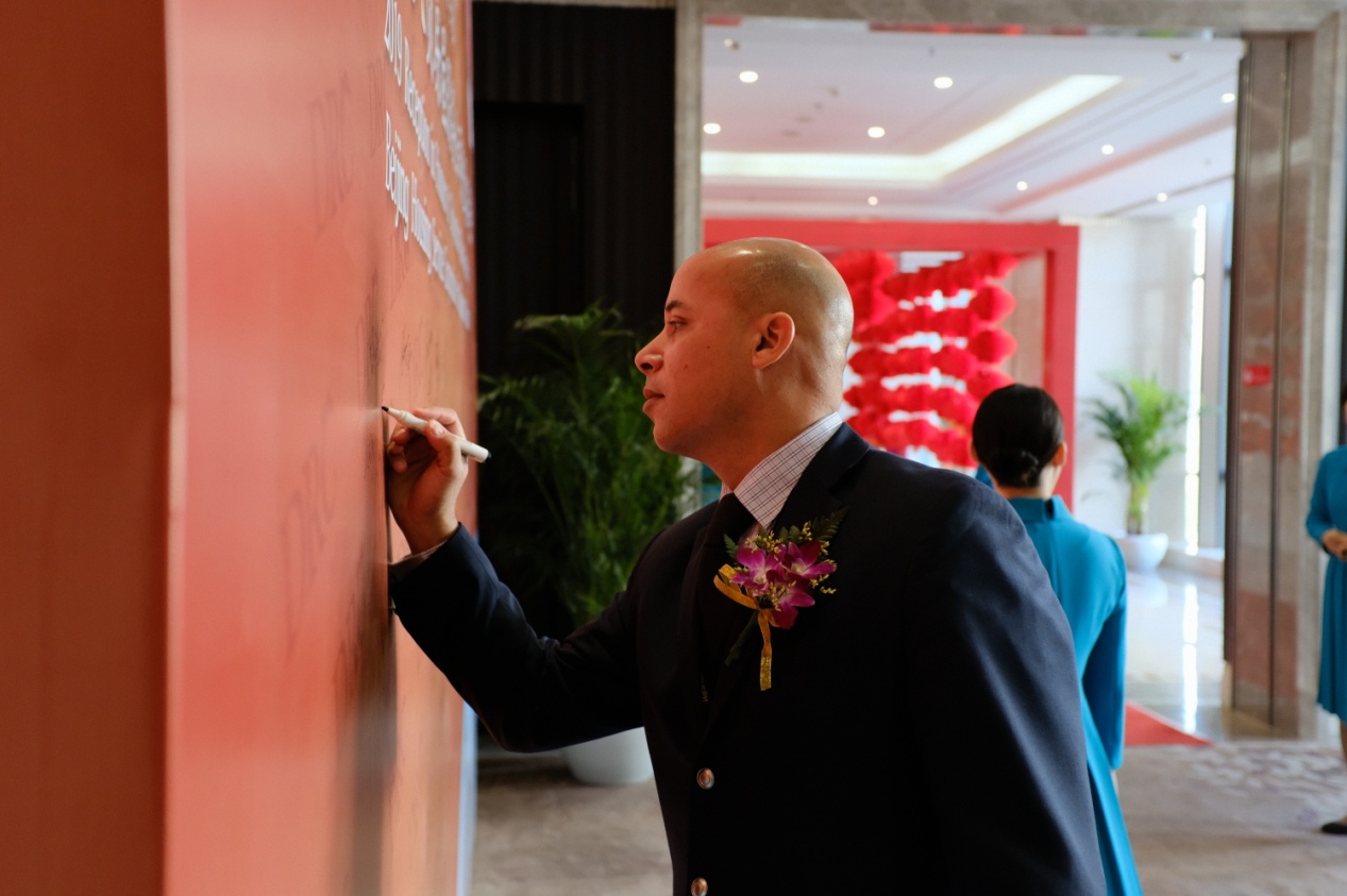 增值服務(wù)厚植優(yōu)勢(shì) 合作共贏深化友誼 ——2019年房屋公司使團(tuán)招待會(huì)簡(jiǎn)報(bào)