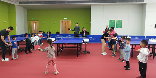 國球初體驗，緣自建外情——建外公寓體育中心舉辦中加幼兒園幼兒乒乓球活動簡報