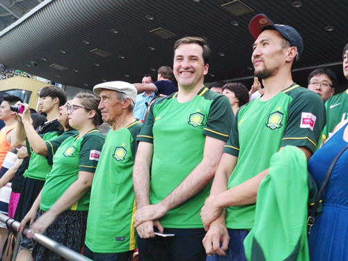 Enjoy Soccer Game and Strengthen Ties: Top HSC Executive Watches Local Football Match with Uruguayan Ambassador