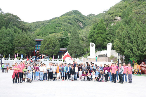 Liangmaqiao DRC Organizes Excursion to Karst Cave in Suburban Beijing