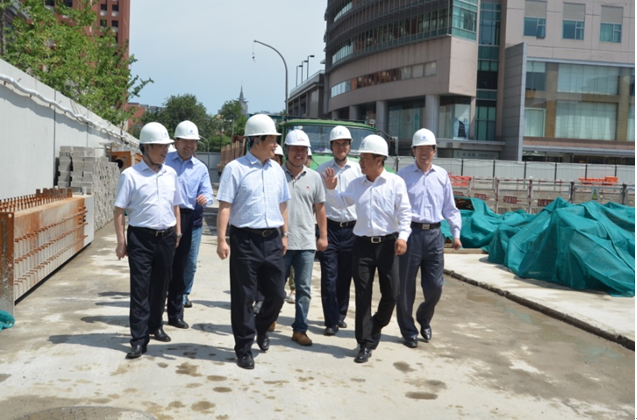錢洪山部長助理視察國際俱樂部工程項目建設(shè)